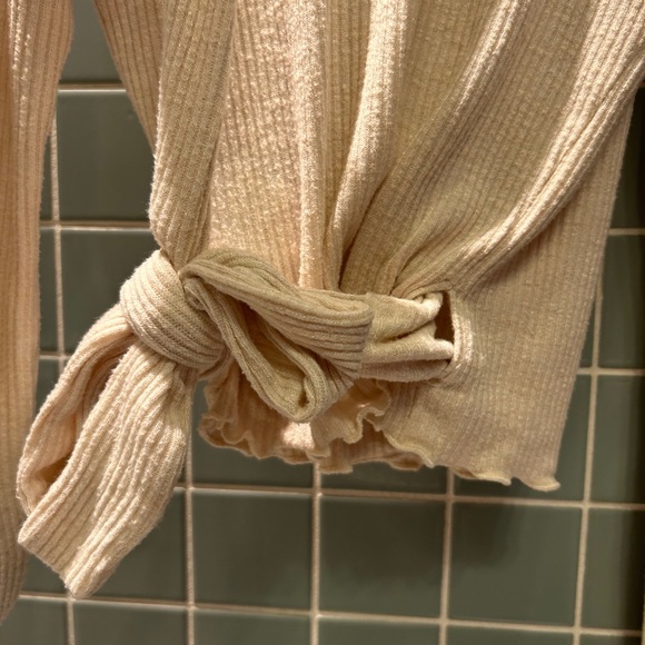 Abercrombie and fitch side-tie top - Picture 2 of 2